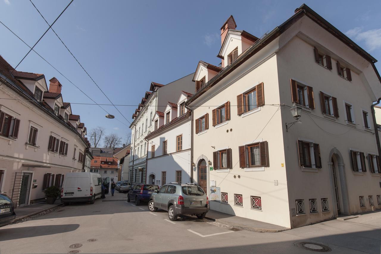 Apartment Spacious 2-bedroom Zabjak With Ac Tour As Laibach